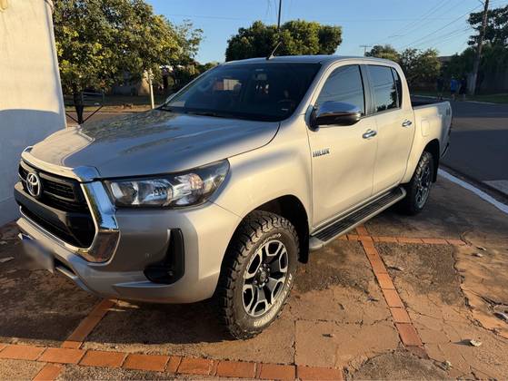 TOYOTA HILUX 2.8 D-4D TURBO DIESEL CD SRV 4X4 AUTOMÁTICO TOYOTA HILUX 2.8 D-4D TURBO DIESEL CD SRV 4X4 AUTOMÁTICO
